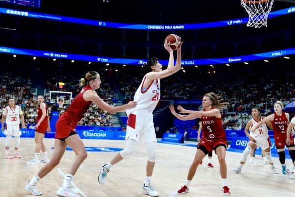 大运会女篮：中国队战胜波兰队，两连胜晋级1/4决赛