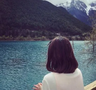 我发现，随着年龄的增长，人们可能会逐渐失去对事物的兴趣，导致生活变得单调乏味，让人感到可怜。