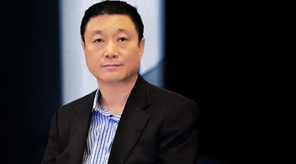 新疆商界巨富米恩华：低调收养500多个孤儿，用财富守护梦想