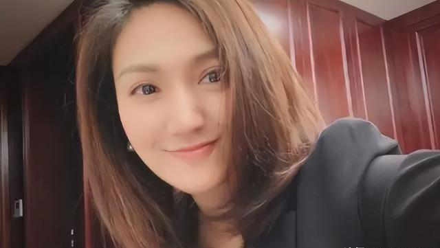 坚韧与希望：梁艺的人生转折