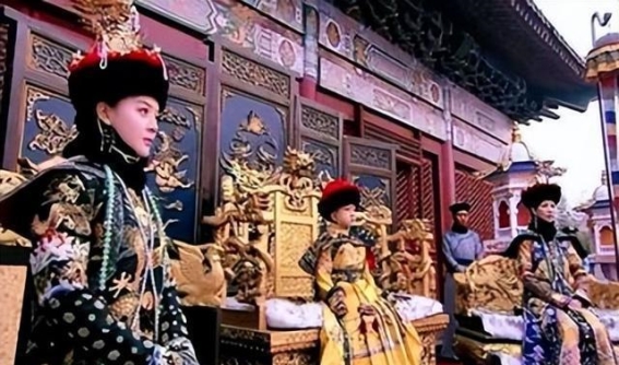 康熙皇帝与鳌拜：权谋与仁慈的交织