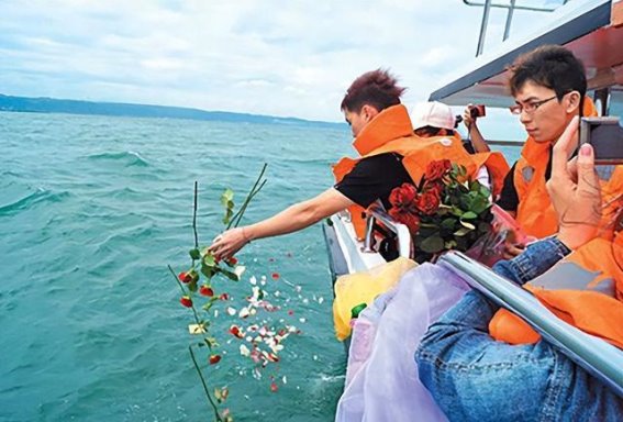 海葬之谜：费用背后的真相、排队背后的困扰、心理的深度挑战