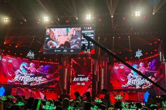 杨幂的绝美身姿，晶核线下总决赛尽显风采