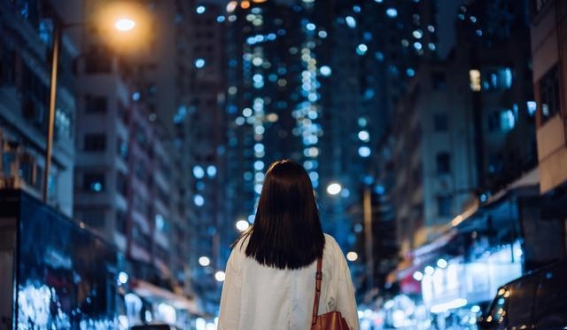 懂得克制自己的炫耀欲，是一种善良的修养