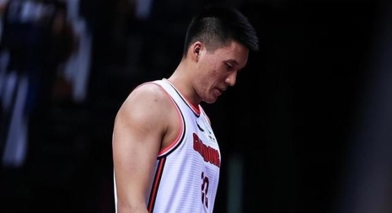 激情碰撞：CBA篮球赛场的个人与团队之道