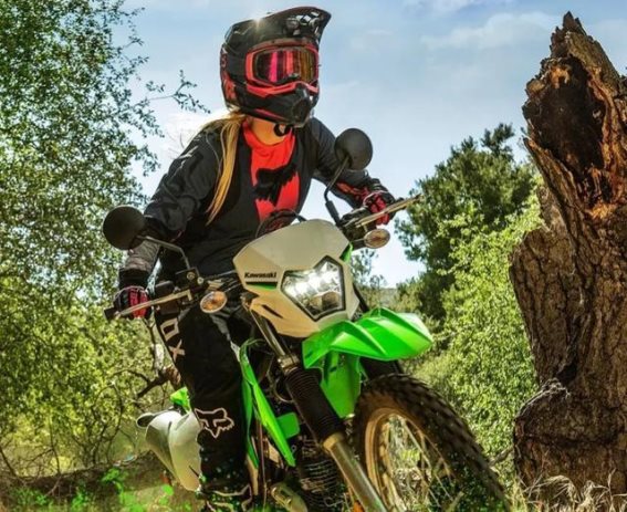 新升级版KLX230：川崎最便宜进口越野摩托，性能升级不涨价