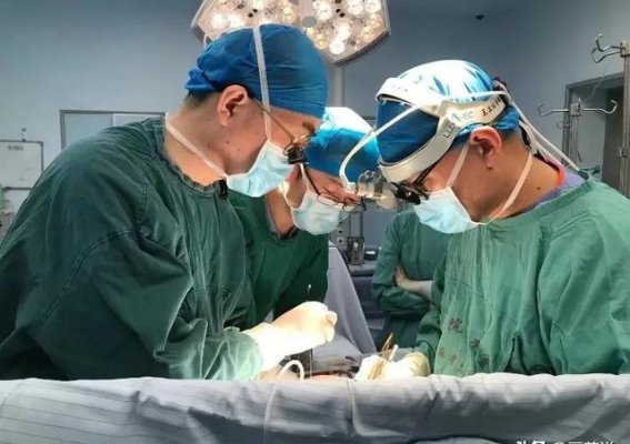 首位装国产人工心脏的小伙，8小时充一次电，不能坐飞机，洗澡要防水