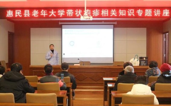 孙武街道社区卫生服务中心为老年大学学员提供健康义诊服务