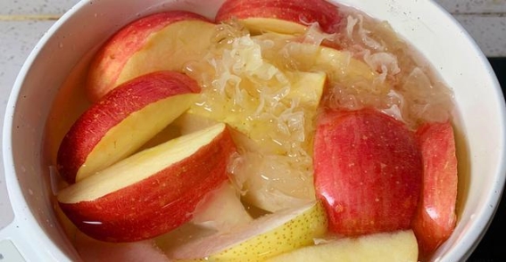 天然止咳良方——苹果雪梨汤，冬季健康守护者