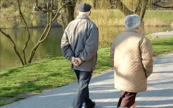 年纪大了，如何避免身体机能快速衰退？这4个生活习惯需注意