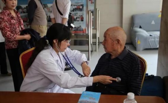 62岁大爷频繁食用猪头肉，体检结果令人震惊！