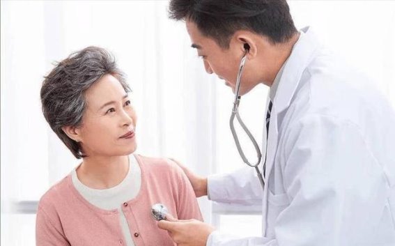 64岁大妈如何保持正常血脂？她坚持3个护心小习惯