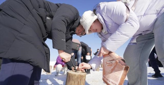 冰雪荒野的亲子冒险：从挑战赛到成长之旅