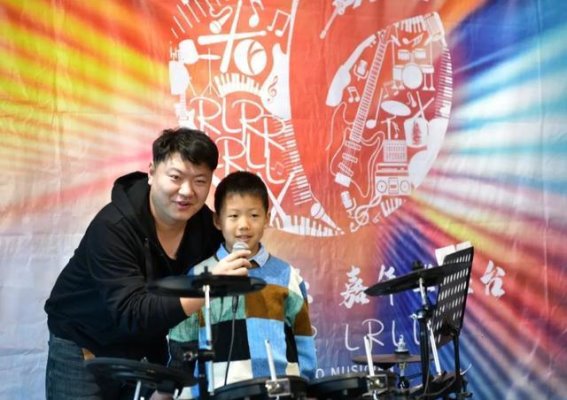 新春游园欢乐多，社区居民共迎幸福年