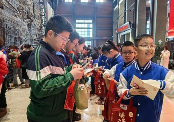 跨越千里，文化之桥：北京研学团走进鞍山