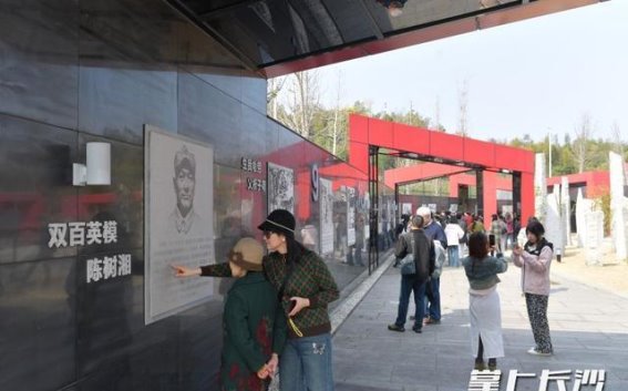 春游踏青，红色旅游再掀热潮