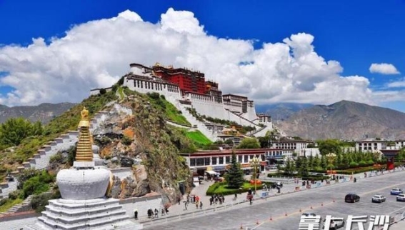 春日西藏桃花之旅：邂逅雪山与花海的浪漫