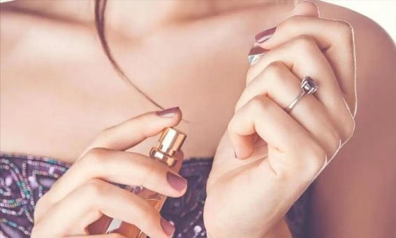 法国人不爱洗澡，却长寿且患癌率低，背后的四个健康原因