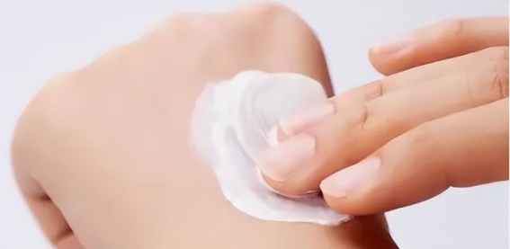 为什么身上会长出老人斑？要想改善老人斑，做好这6件事