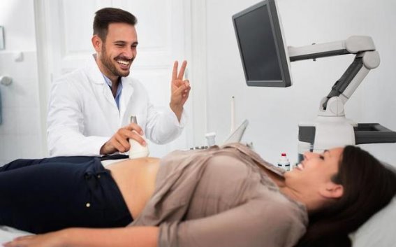 为什么有的女生洗澡时站着尿尿？这种做法到底好不好？