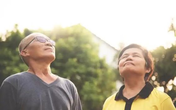 70岁依然保持血压稳定的原因：睡前避免做这三件事