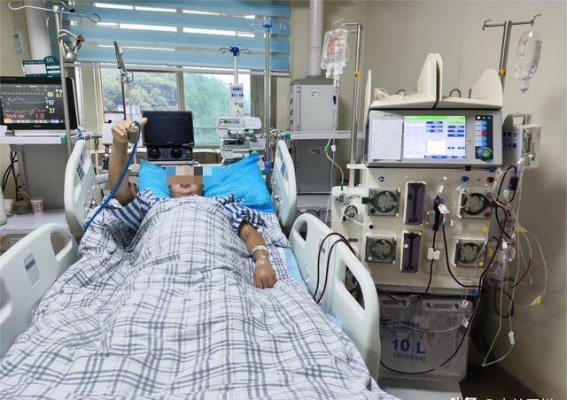 广元市中医院成功救治蜂蛰伤患者，家属赠锦旗表示感谢