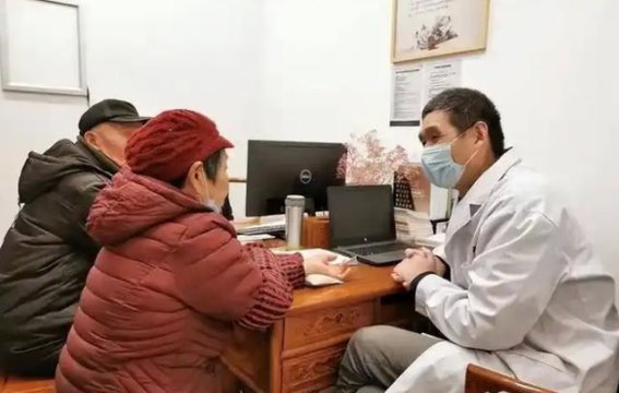 60岁辽宁大爷突发脑溢血，广场舞与绿茶健康误区