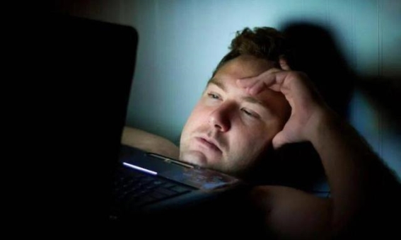 50岁后，改变这4个坏习惯，有助于保护大脑健康