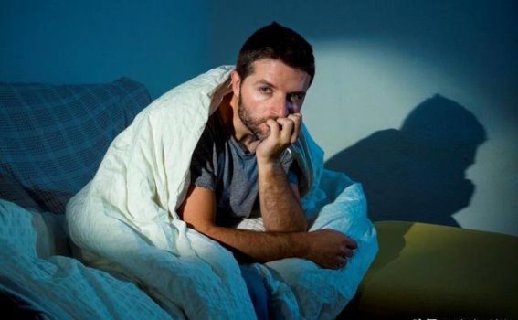 失眠与过度嗜睡交替出现的原因与解决方法