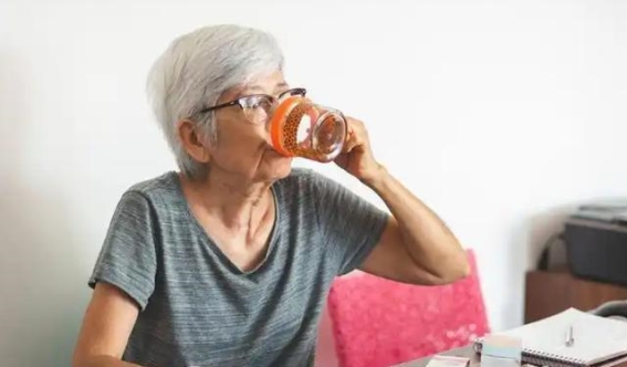 老人为何容易患糖尿病？这些不良习惯需当心