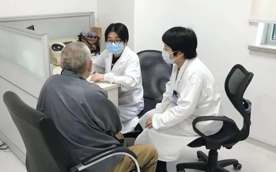 苹果水加蜂蜜加柠檬，轻松护肠的天然良方