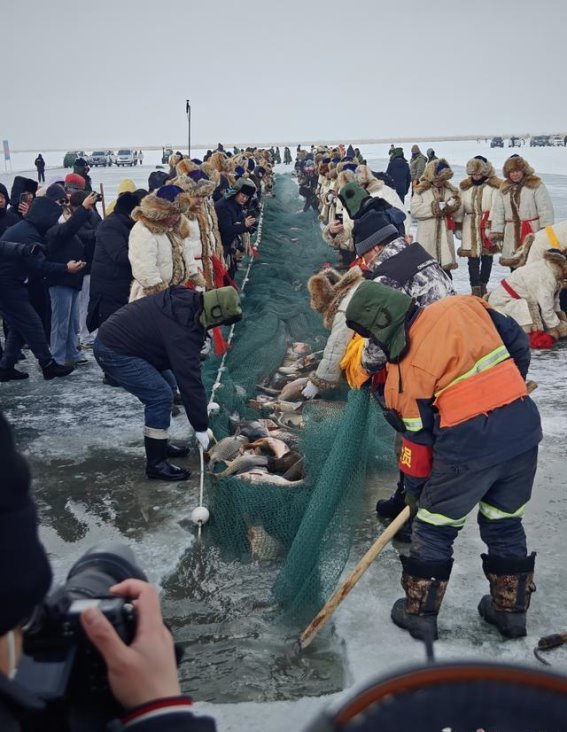 福海冬捕节：冰雪中的传统与盛宴