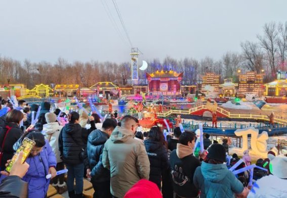 长春莲花岛奇幻夜：烟花、铁花、火壶与蹦迪的浪漫交织