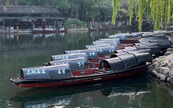 春游绍兴东湖风景区：山水相映的古韵之地