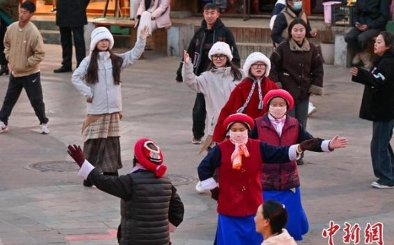 独克宗古城：在淡季绽放的旅游魅力