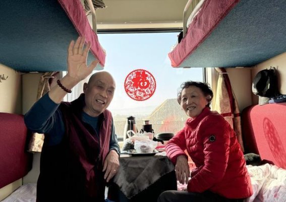 银发旅游列车启程，12项创新服务让踏春之旅更温馨