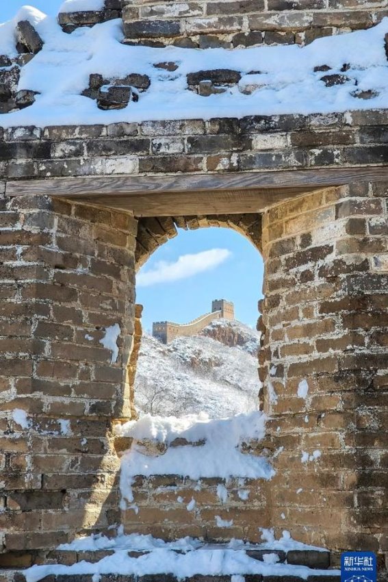 雪后金山岭长城的静谧与壮丽