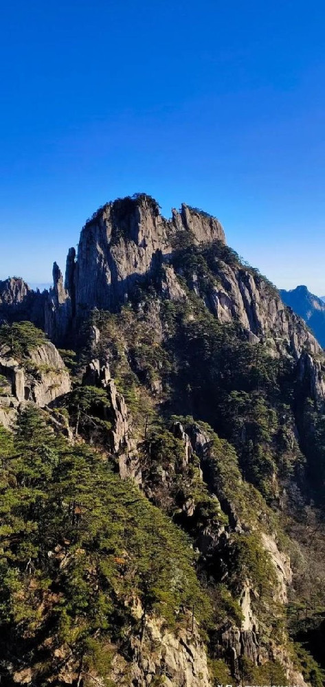 黄山探奇：漫游云海奇峰，感受徽州风情